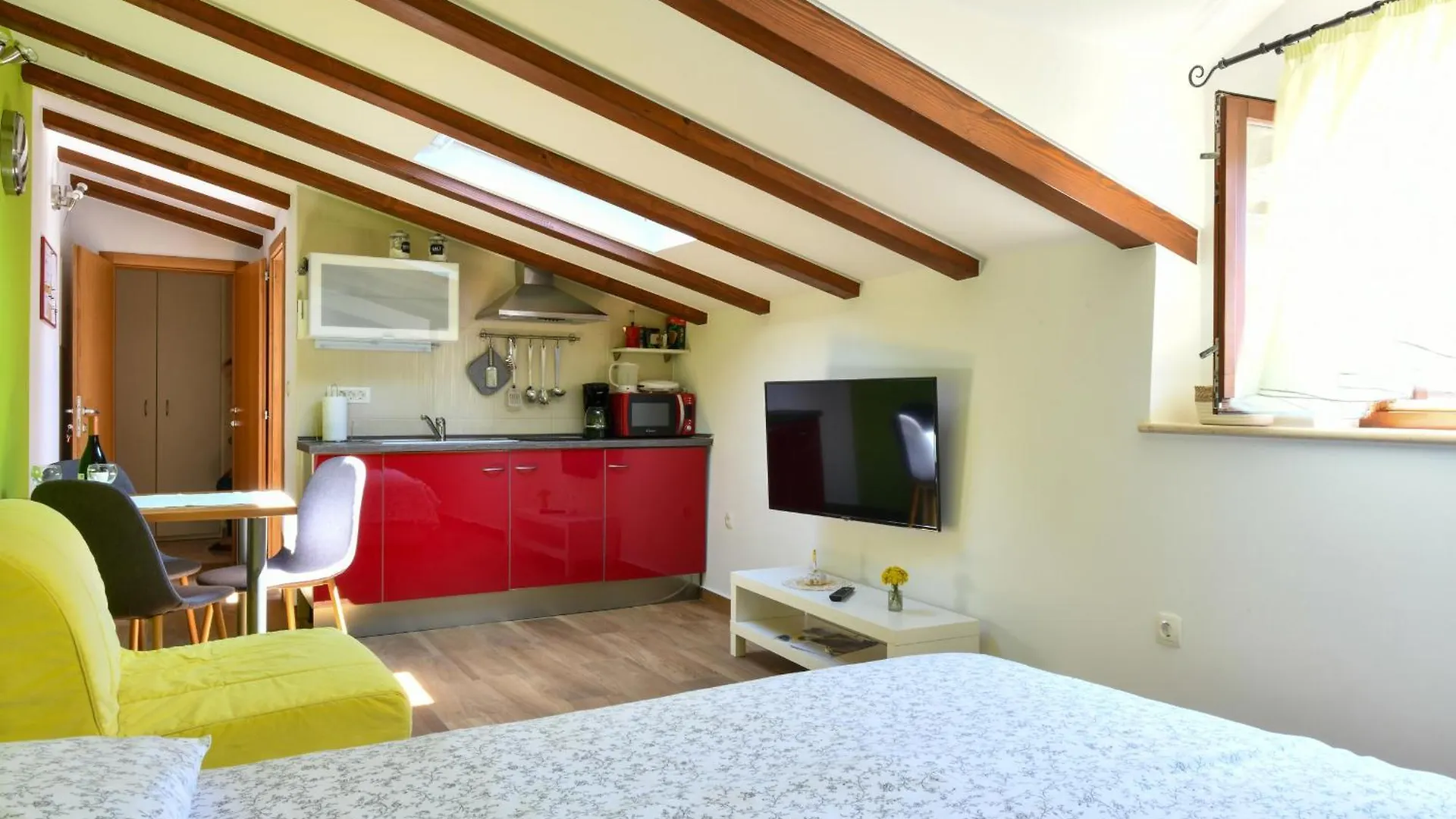 Apartments Dolores Old Town location